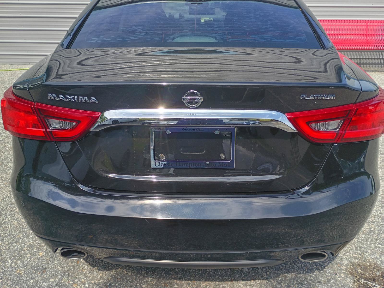 Used 2018 Nissan Maxima Platinum w/ Interior Lighting Package FWD image 2