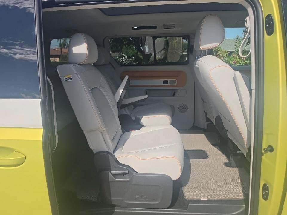 Certified 2025 Volkswagen ID. Buzz Pro S Plus AWD/4WD image 11
