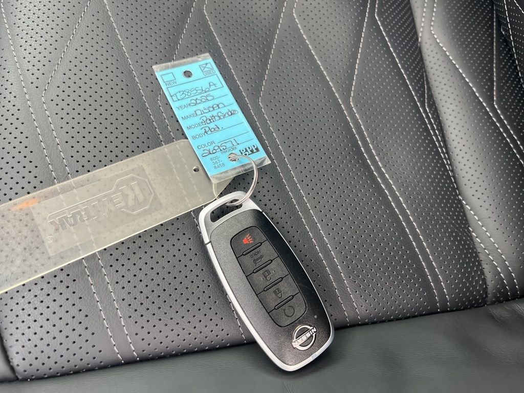 Used 2025 Nissan Pathfinder Platinum w/ Cargo Package image 83