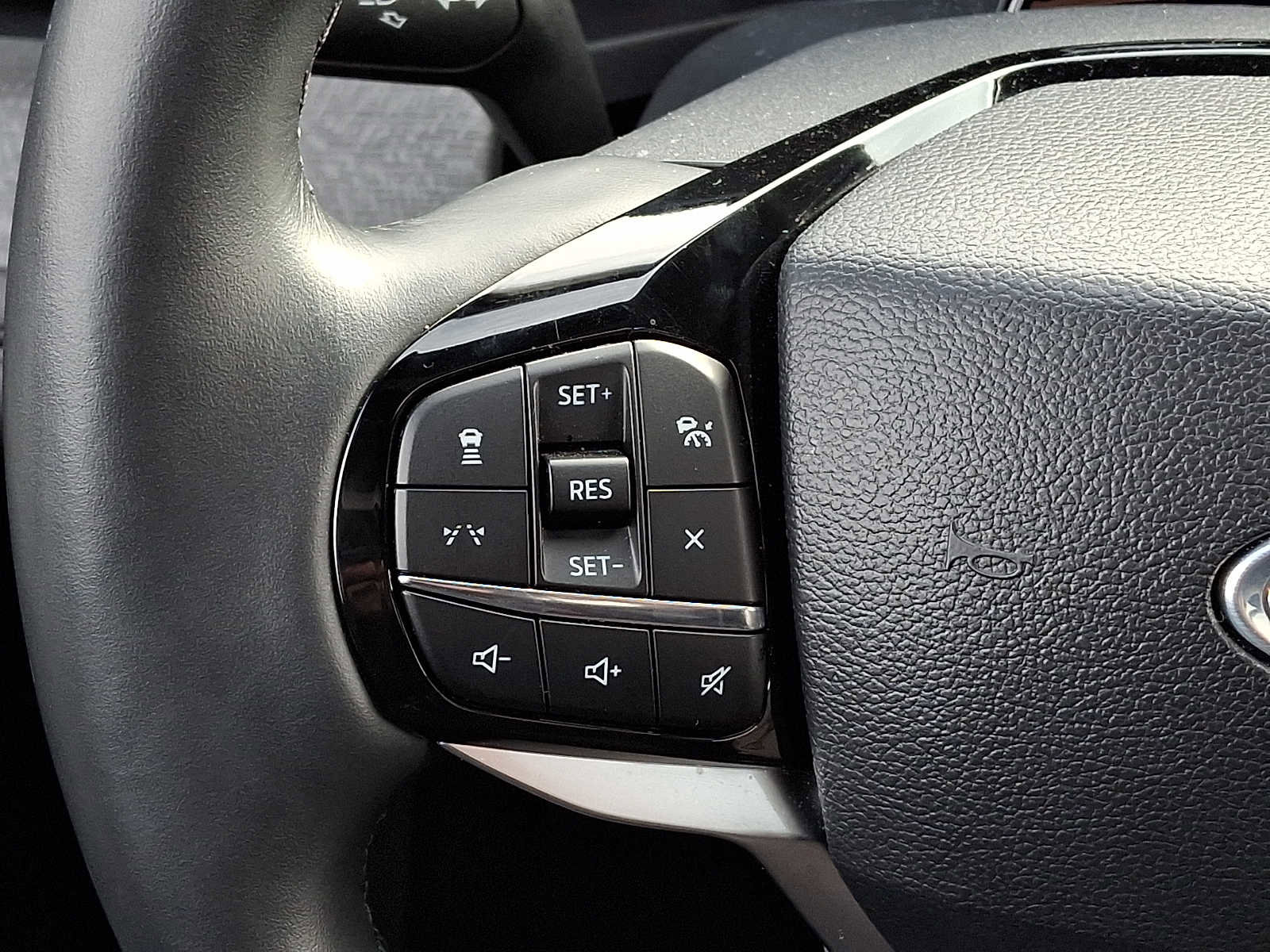 Certified 2025 Ford Explorer Platinum w/ LUX Leather Package image 21