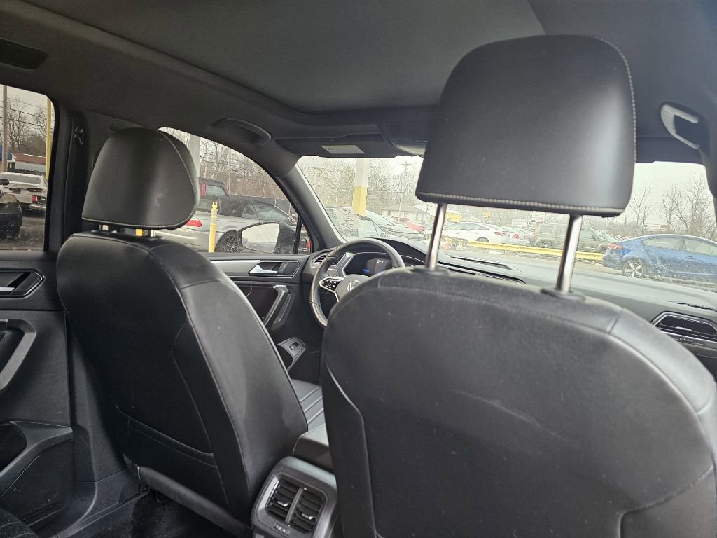 Used 2024 Volkswagen Tiguan SE R-Line image 34