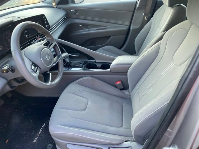 Used 2022 Hyundai Elantra SEL w/ Convenience Package FWD image 16