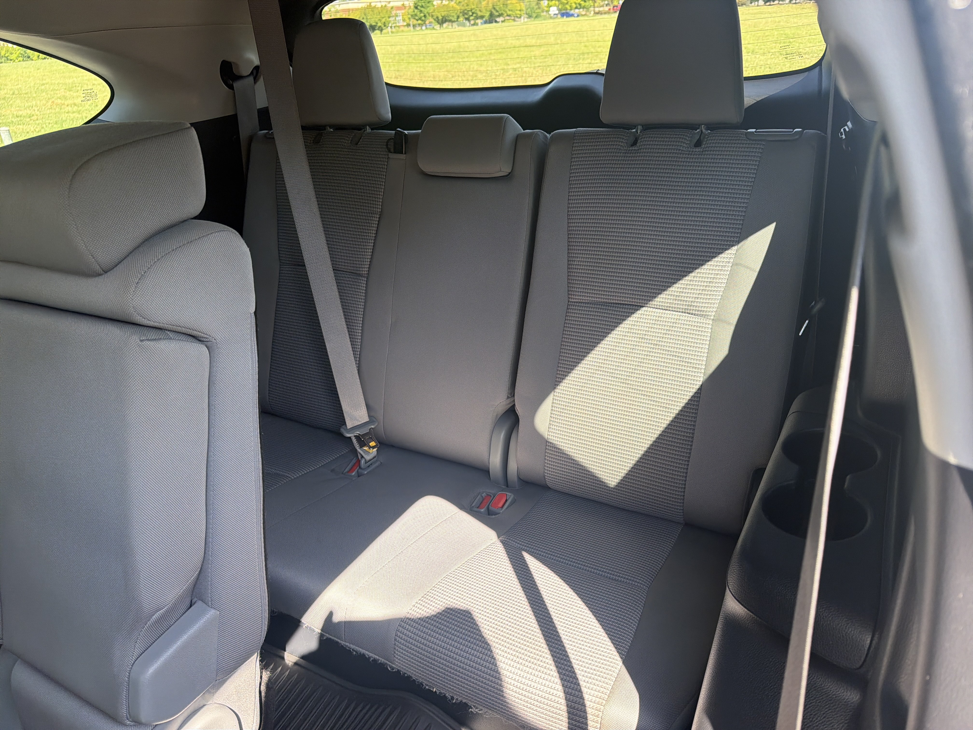 Used 2023 Toyota Highlander LE FWD image 27