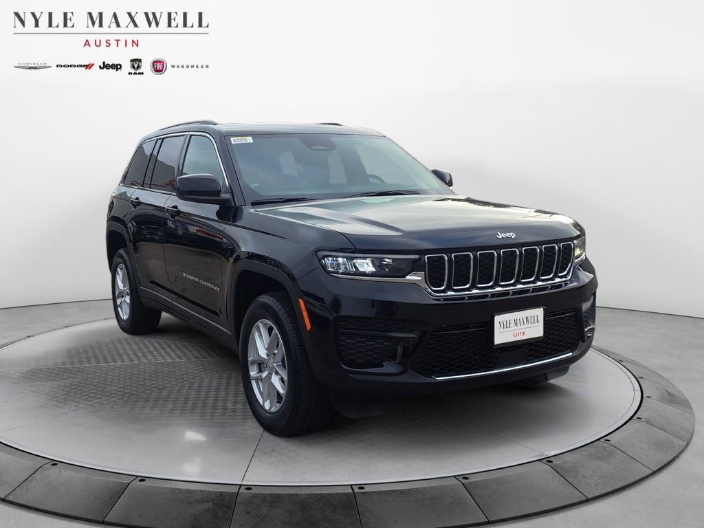 New 2025 Jeep Grand Cherokee Laredo RWD image 2