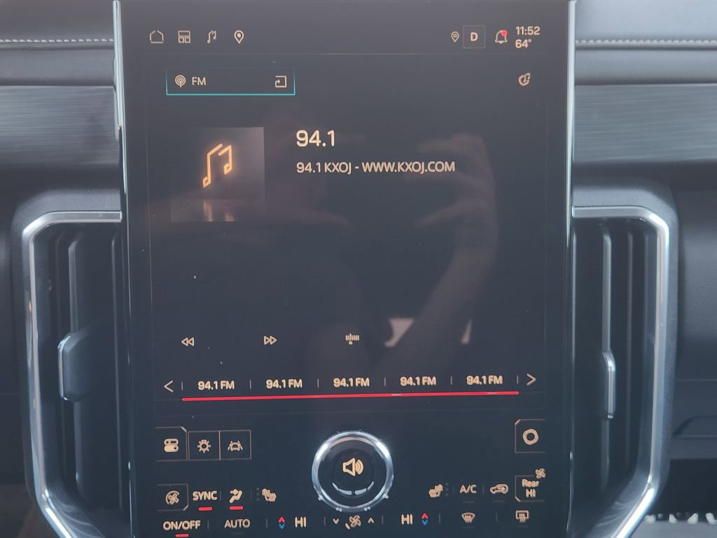 Used 2025 GMC Acadia Elevation image 17