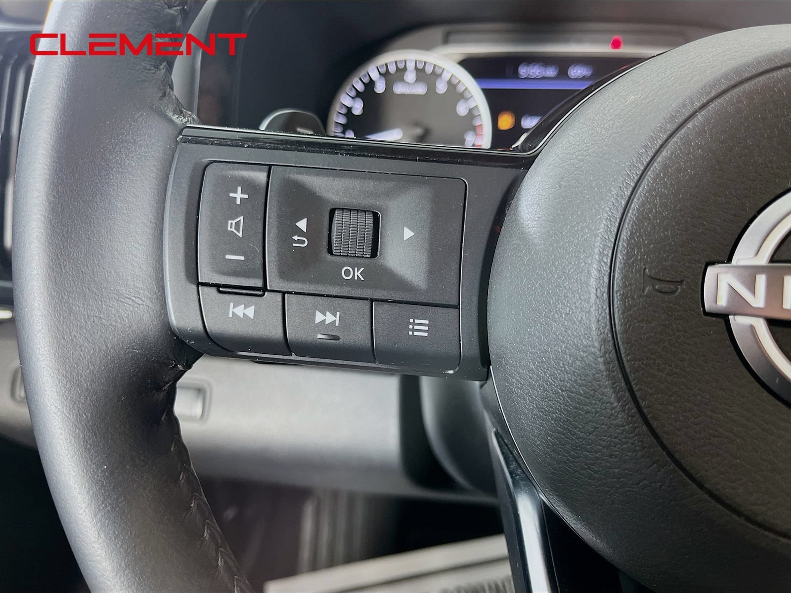 Used 2023 Nissan Pathfinder SV FWD image 15