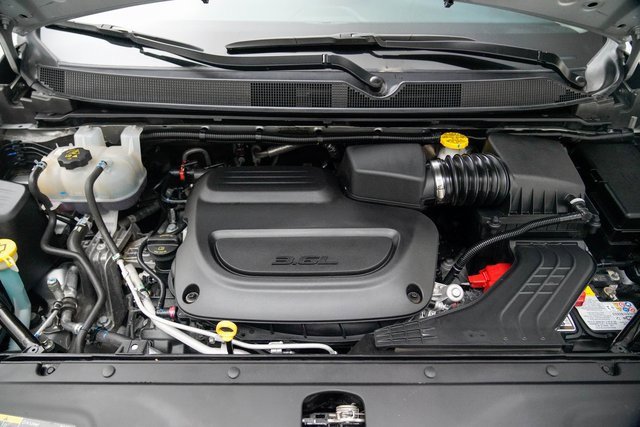 Used 2024 Chrysler Pacifica Touring-L image 25