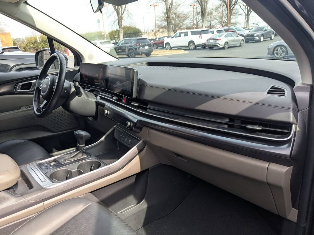 Used 2025 Kia Carnival image 31