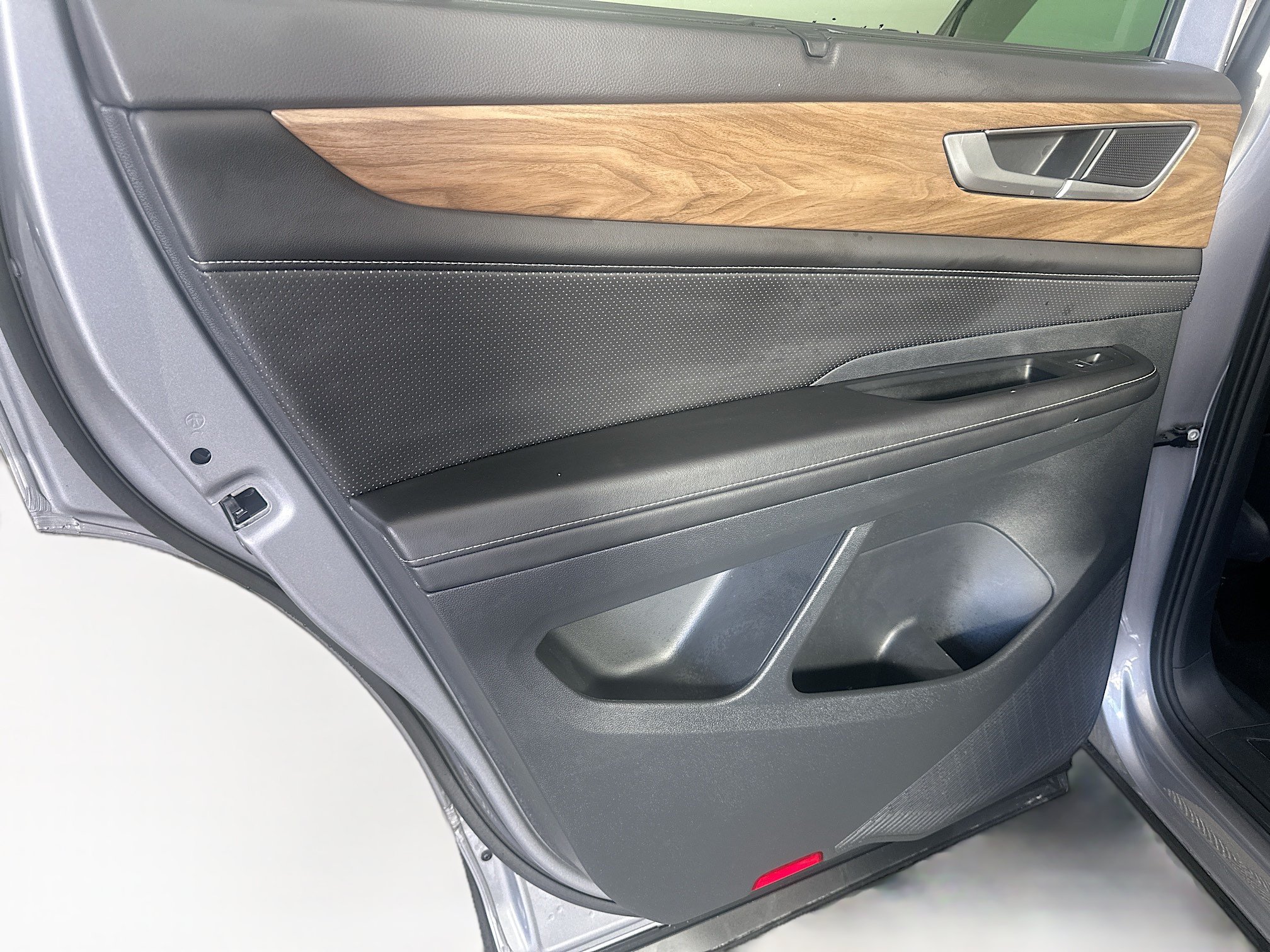 Used 2025 Volkswagen Atlas SE FWD image 25