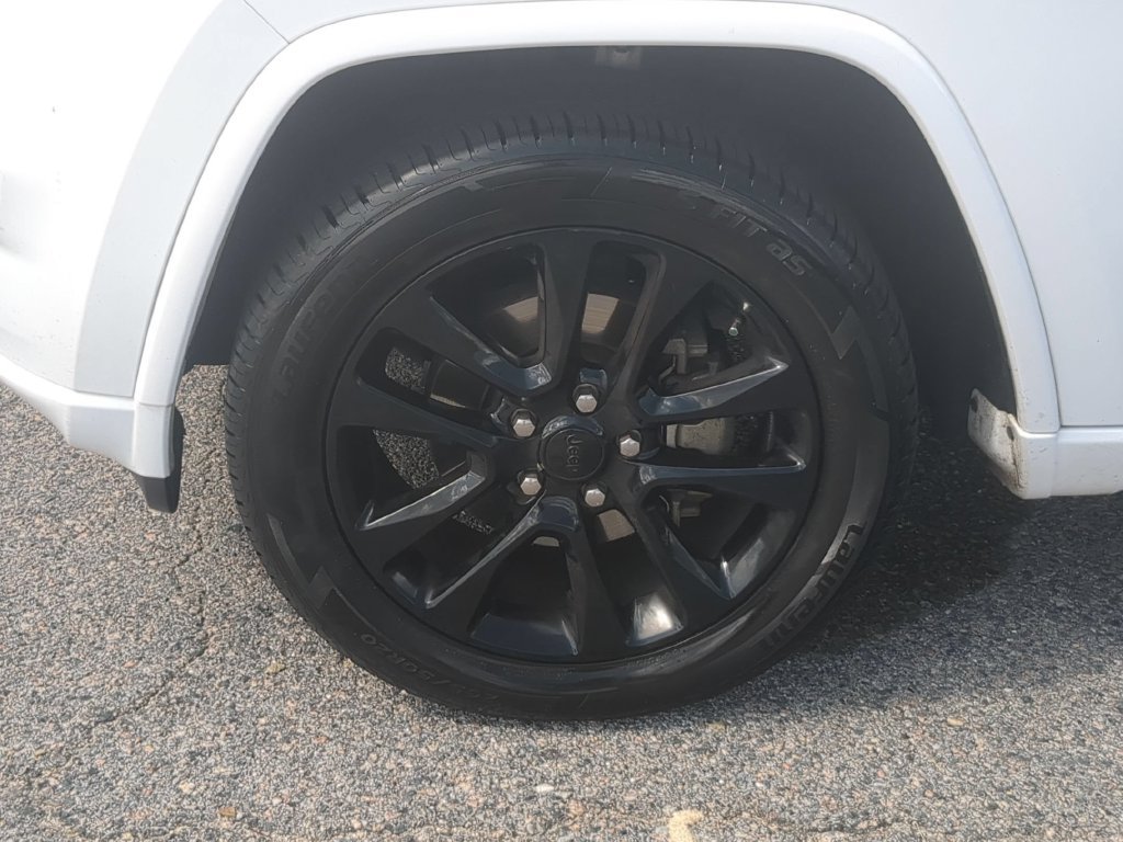 Used 2018 Jeep Grand Cherokee Altitude AWD/4WD image 9