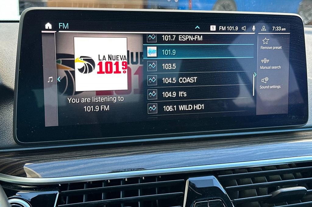 Used 2023 BMW 530e w/ M Sport Package image 20