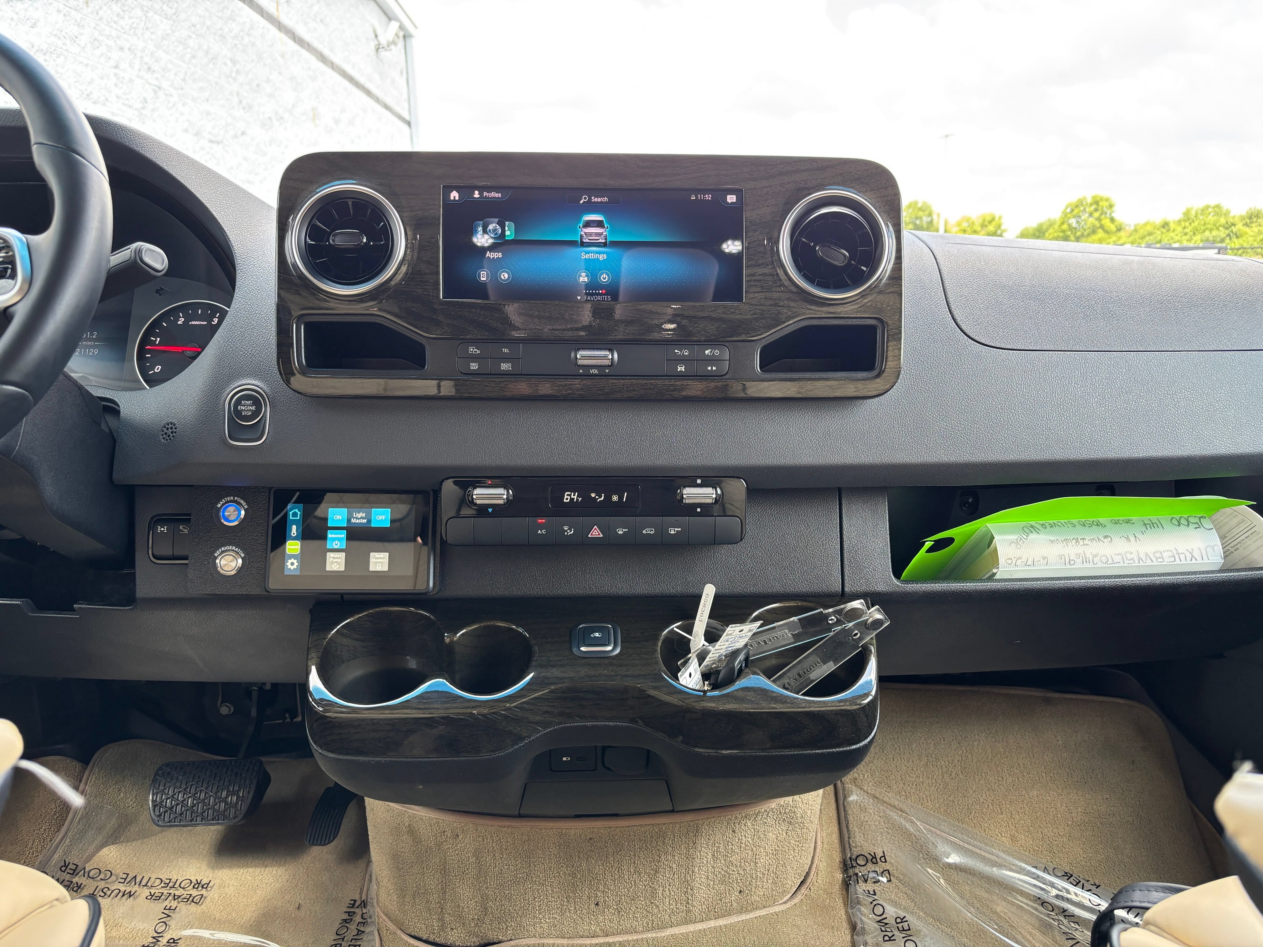 Used 2020 Mercedes-Benz Sprinter 2500 w/ Windows All Around Package image 28