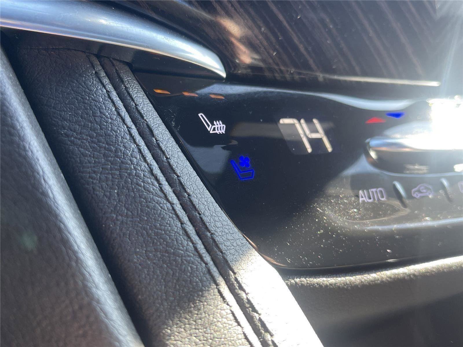 Certified 2025 Cadillac XT6 Premium Luxury AWD/4WD image 32