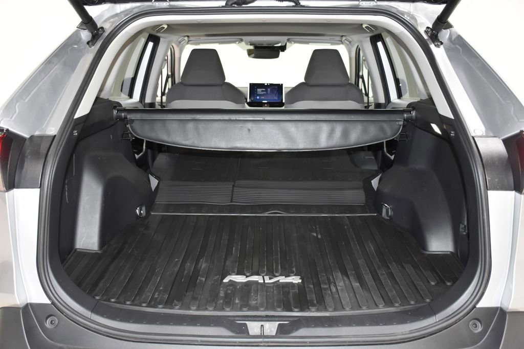 Used 2025 Toyota RAV4 XLE image 29