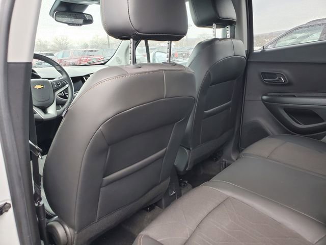 Used 2022 Chevrolet Trax LT w/ LT Convenience Package image 13