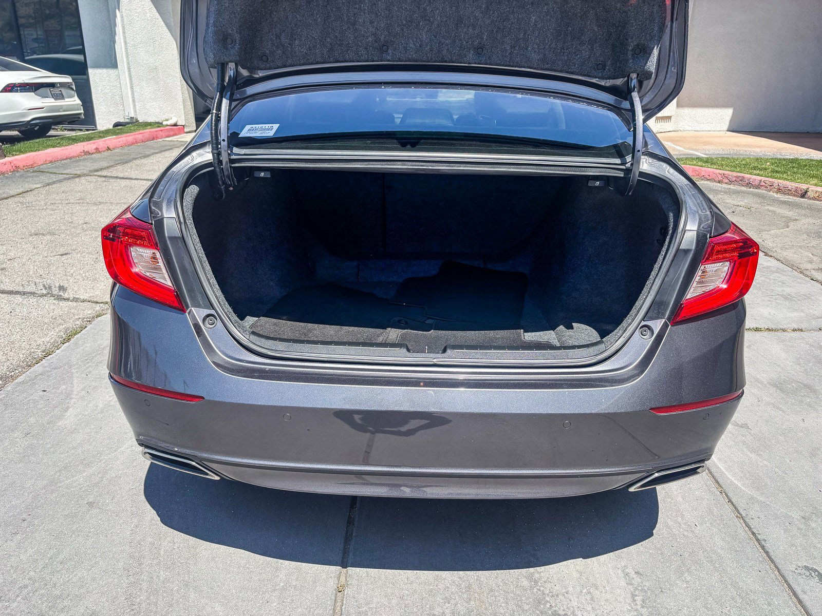 Used 2018 Honda Accord Touring image 13