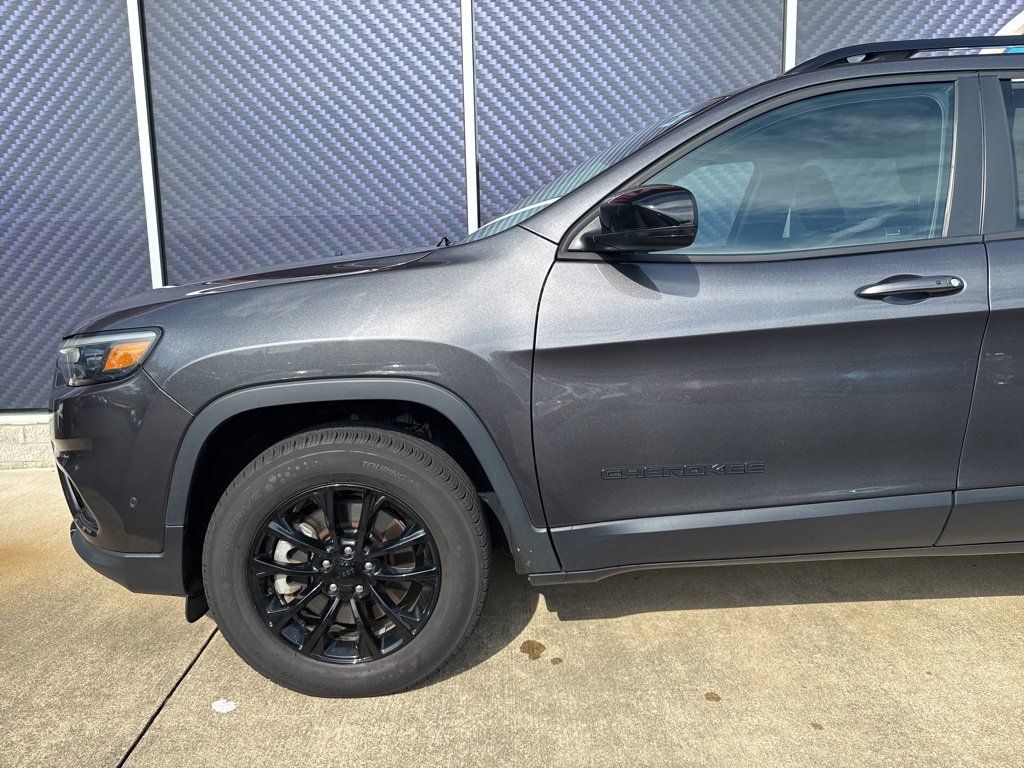 Used 2023 Jeep Cherokee Altitude Lux image 13