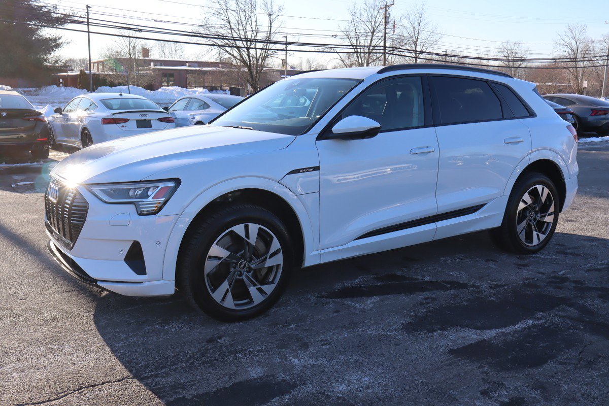 Used 2021 Audi e-tron Premium w/ Convenience Plus Package image 1