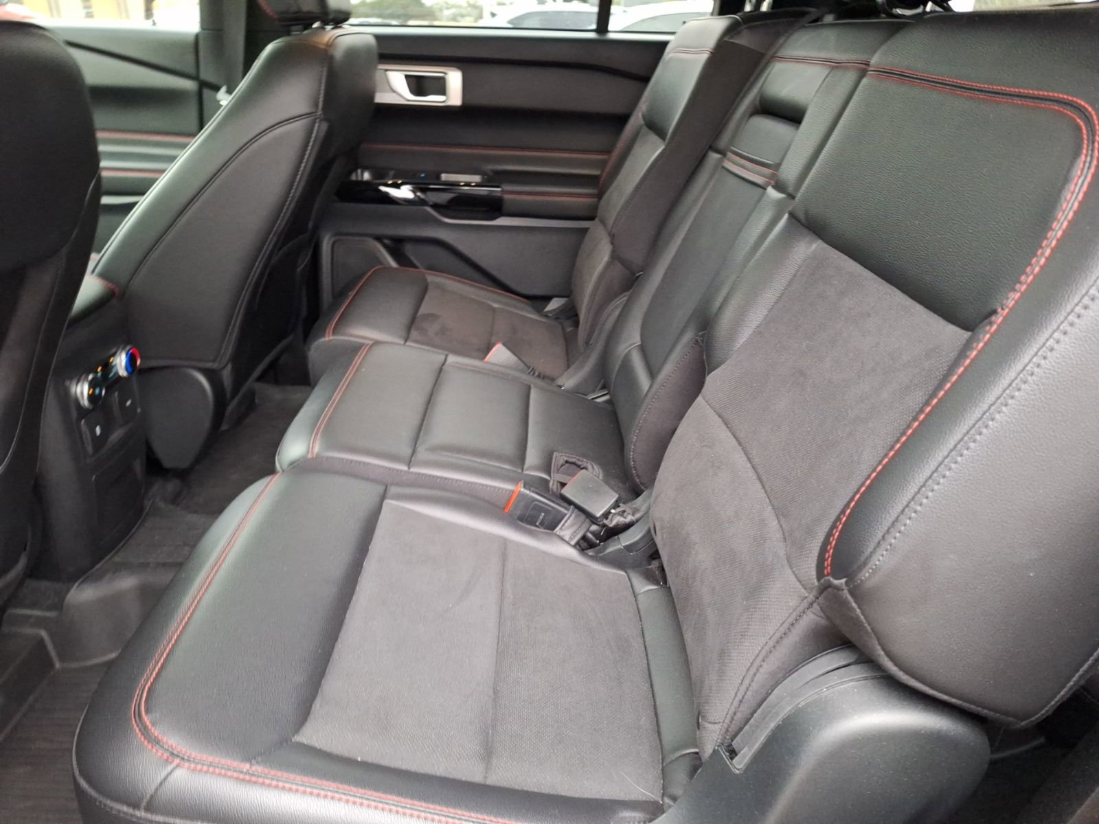 Used 2023 Ford Explorer ST-Line image 26