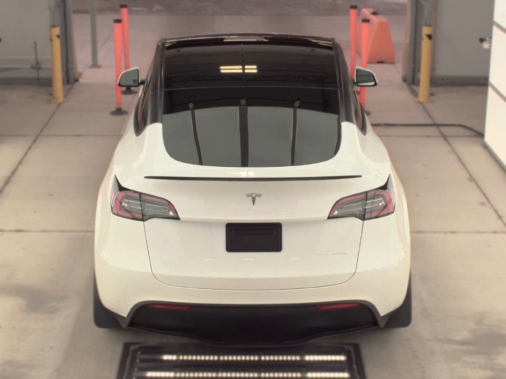 Used 2023 Tesla Model Y Long Range AWD/4WD image 5