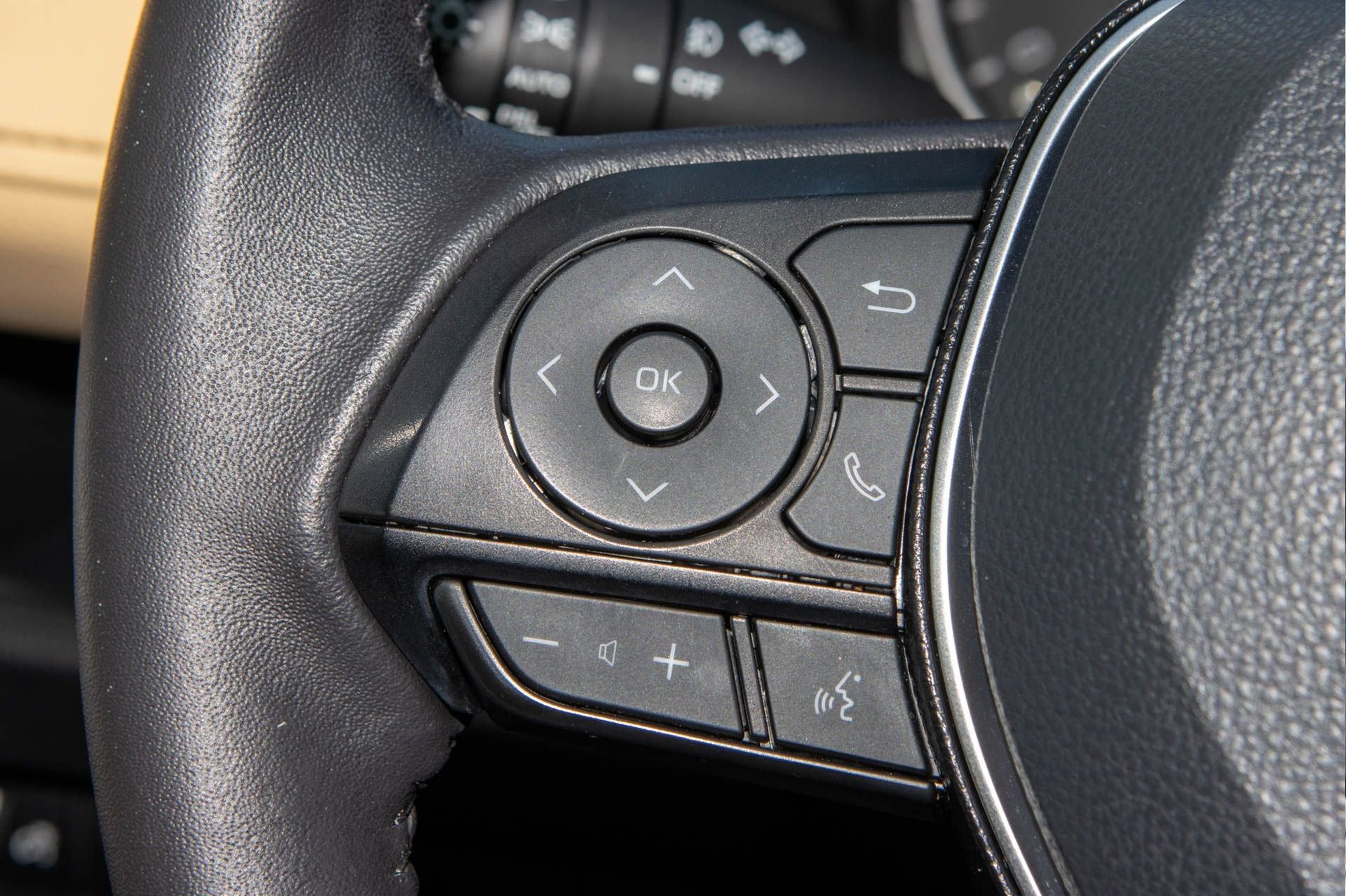 Used 2021 Toyota RAV4 XLE Premium image 29