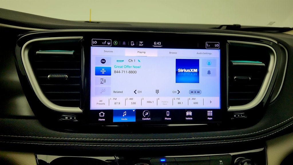 Used 2022 Chrysler Pacifica Touring-L FWD image 16