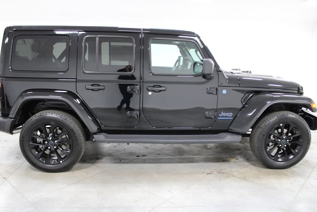 Used 2025 Jeep Wrangler Sahara 4xe image 11