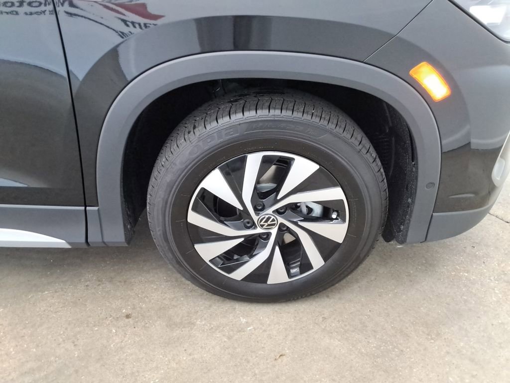 Certified 2025 Volkswagen Tiguan S FWD image 22