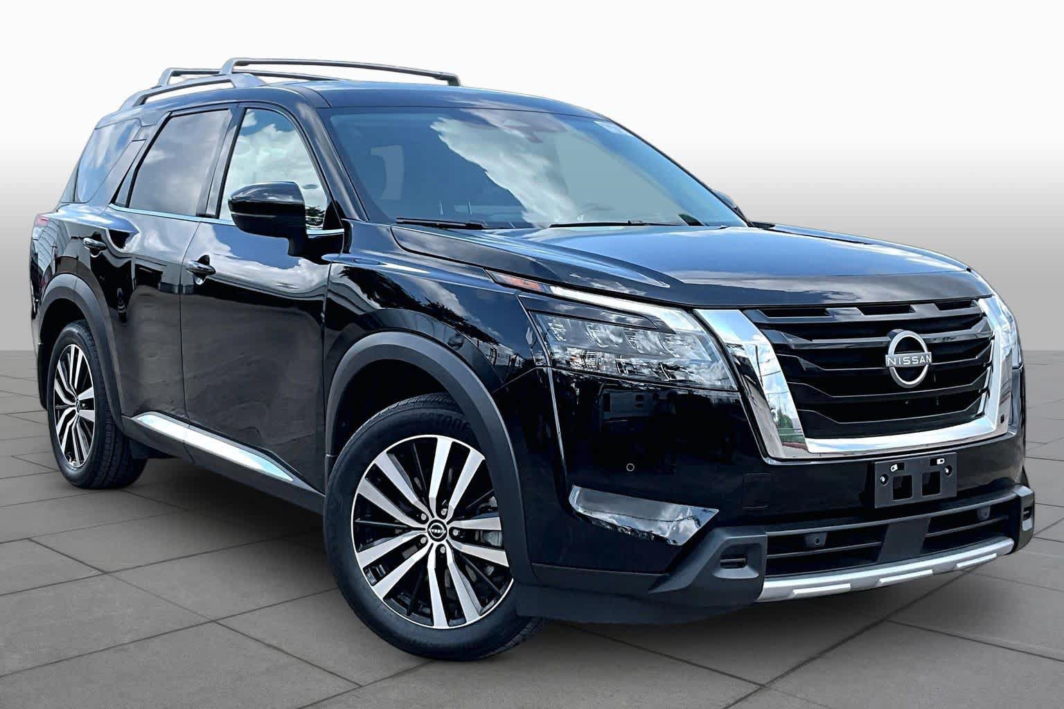 Certified 2025 Nissan Pathfinder Platinum w/ Cargo Package FWD image 3
