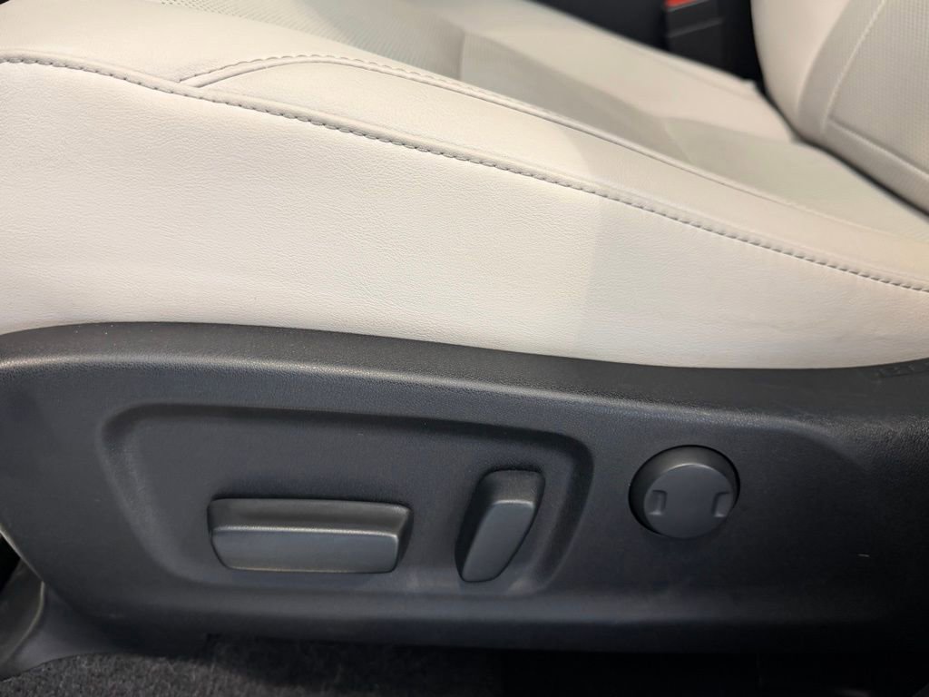 Used 2022 Lexus RX 350L Premium w/ Premium Package image 12