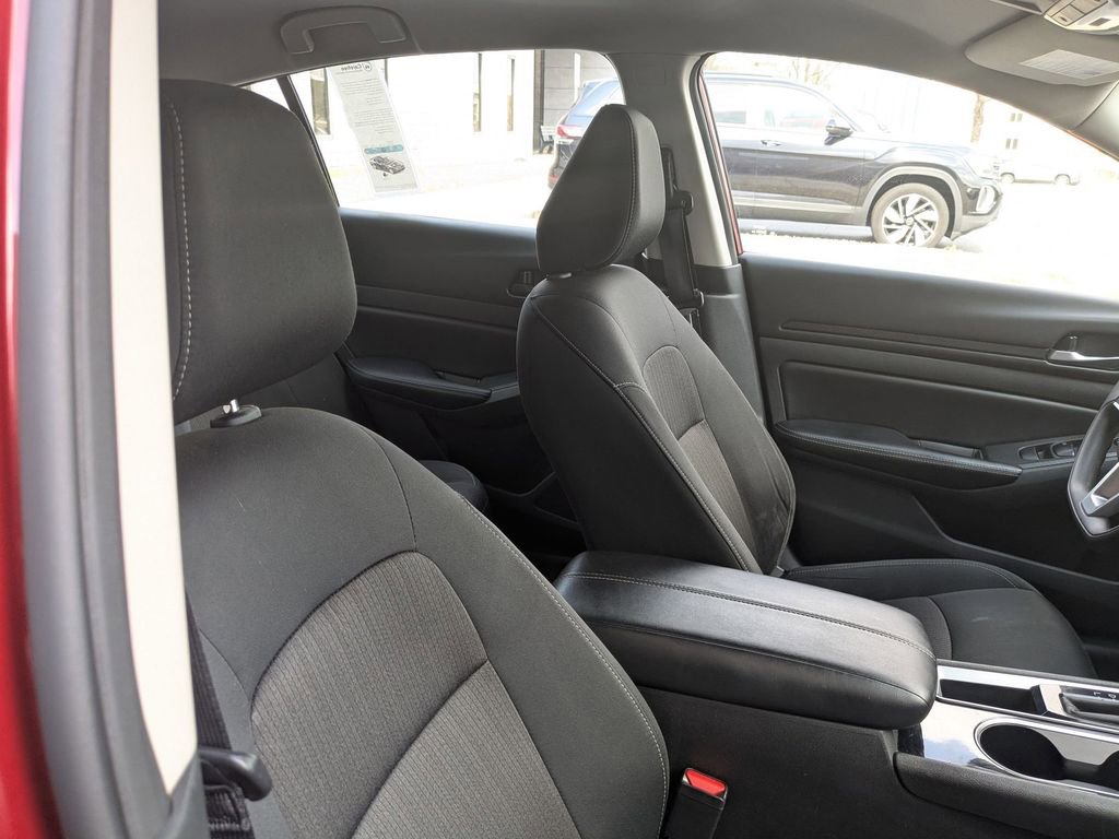 Used 2024 Nissan Altima 2.5 SV image 29