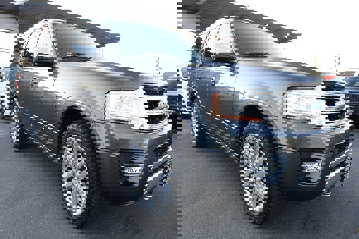 Used 2017 Ford Expedition Platinum image 43