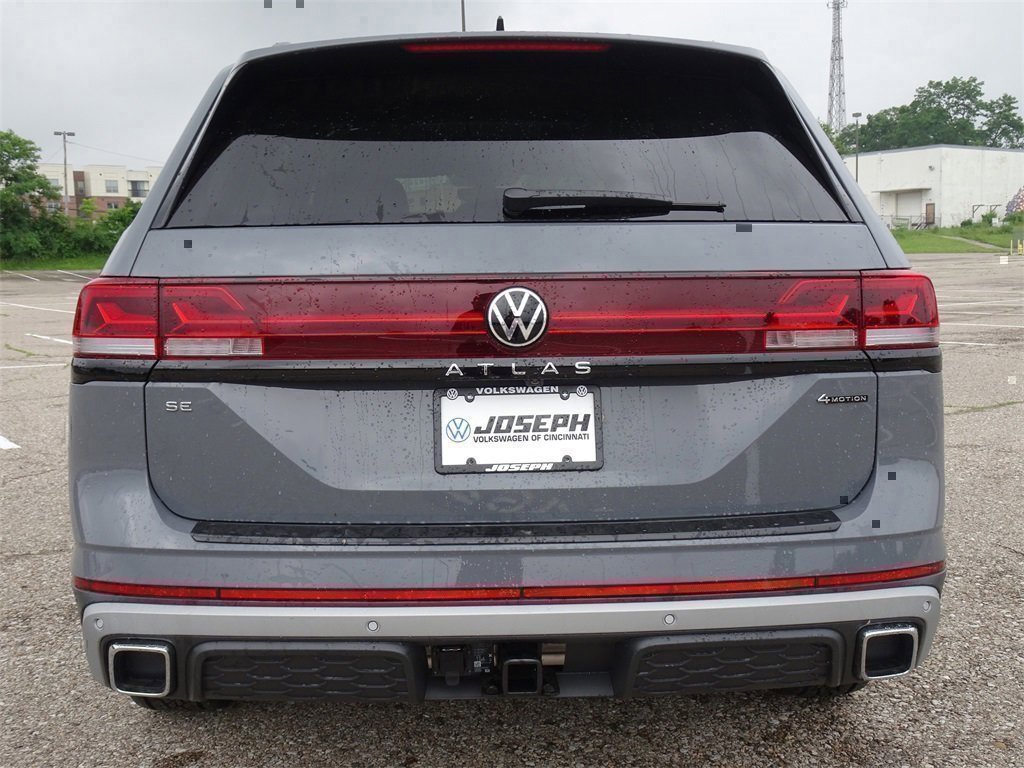 New 2025 Volkswagen Atlas Peak Edition SE image 4