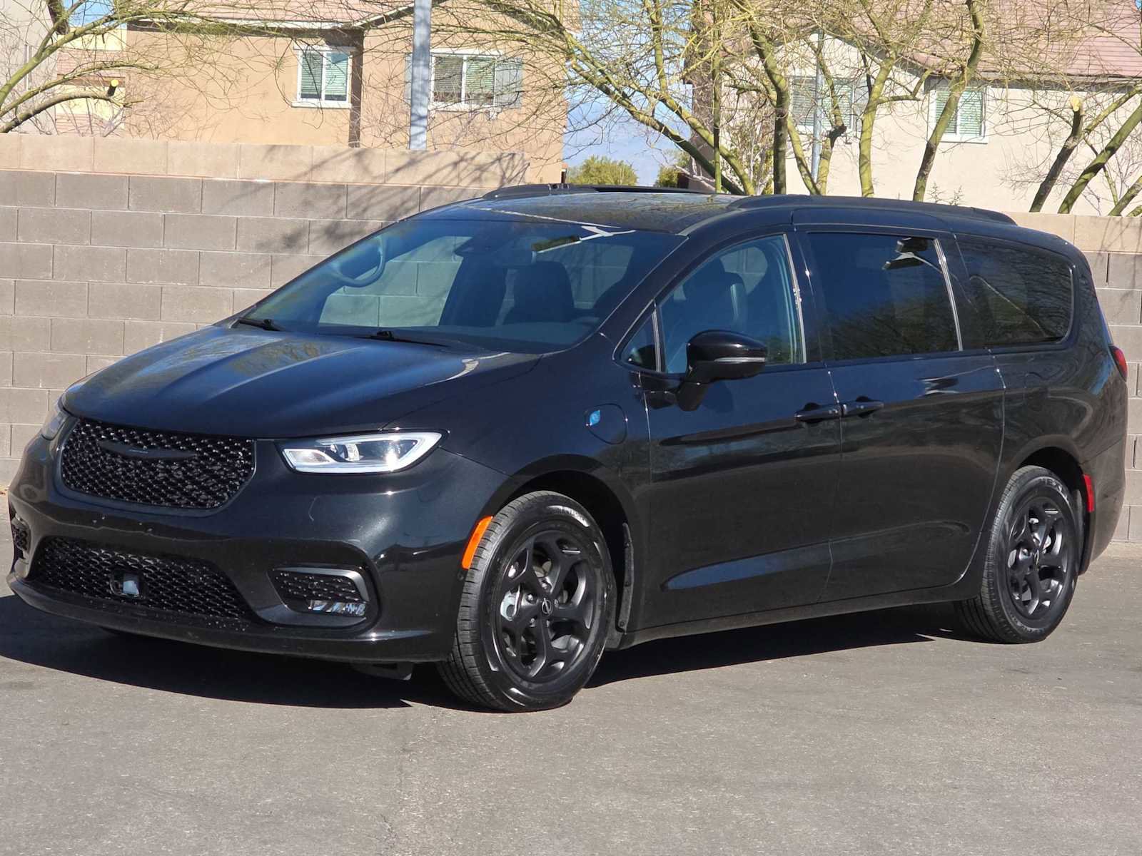 Used 2024 Chrysler Pacifica Premium image 5