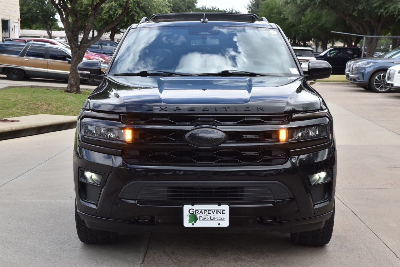 Used 2022 Ford Expedition Max Limited AWD/4WD image 3