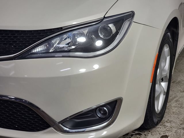 Used 2020 Chrysler Pacifica Limited FWD image 9