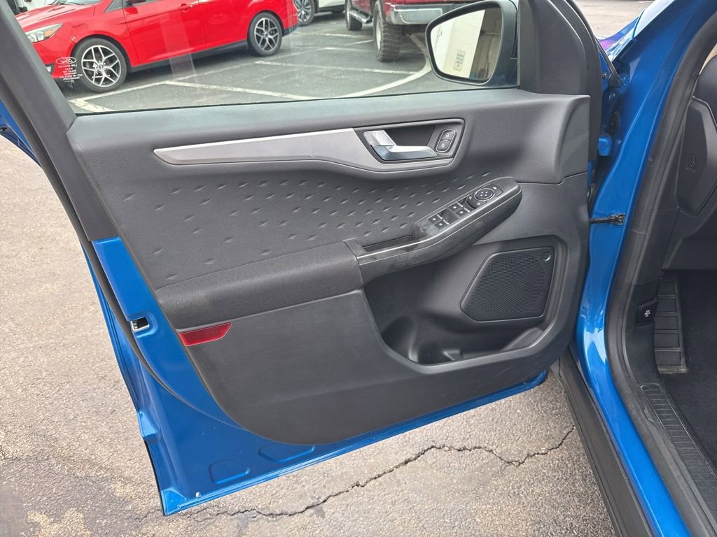 Used 2020 Ford Escape SE Sport image 5