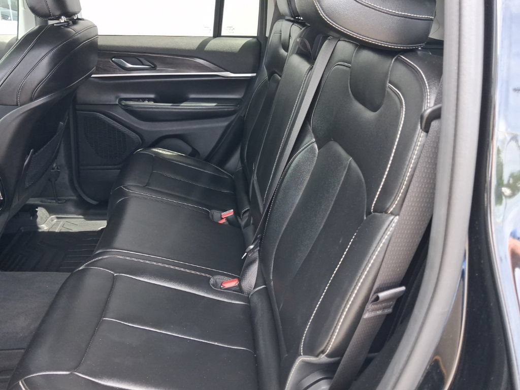 Certified 2023 Jeep Grand Cherokee Limited AWD/4WD image 12
