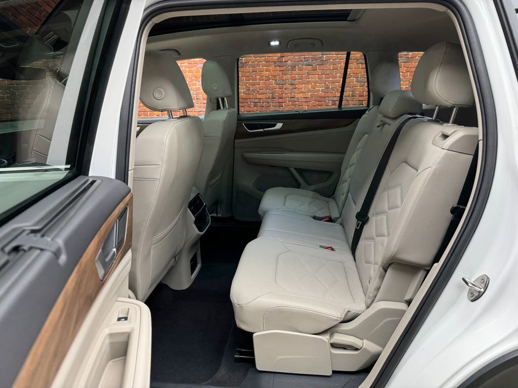 Used 2024 Volkswagen Atlas SE w/ Panoramic Sunroof Package image 23