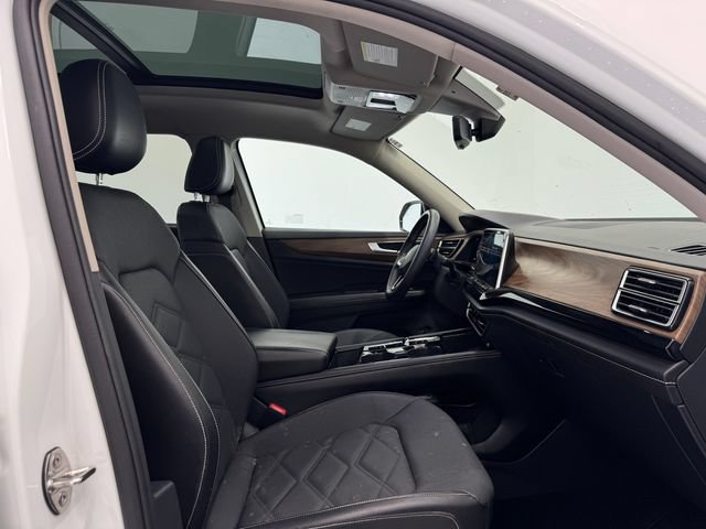 Used 2024 Volkswagen Atlas SE w/ Panoramic Sunroof Package FWD image 18