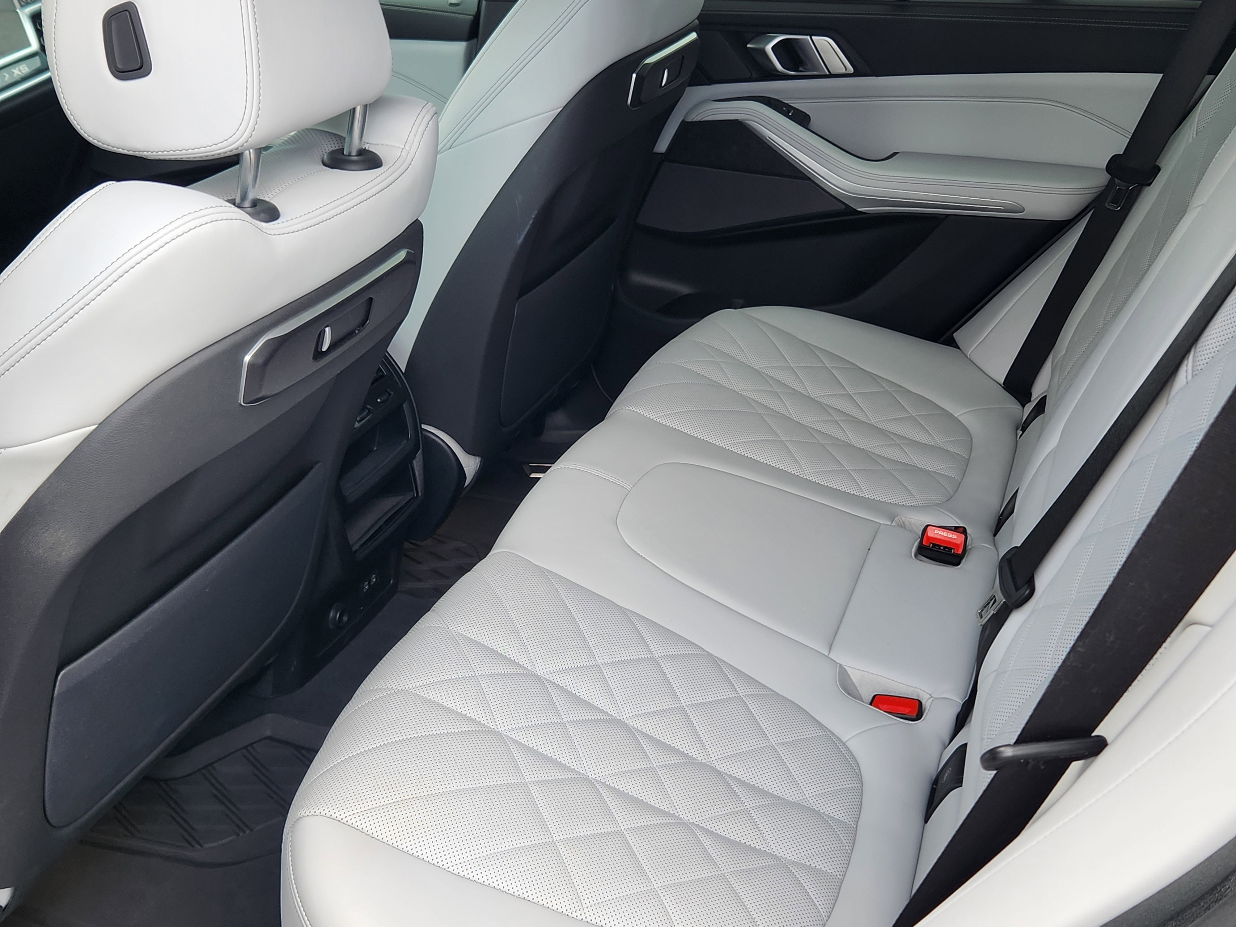 Used 2025 BMW X5 xDrive40i w/ Executive Package image 18