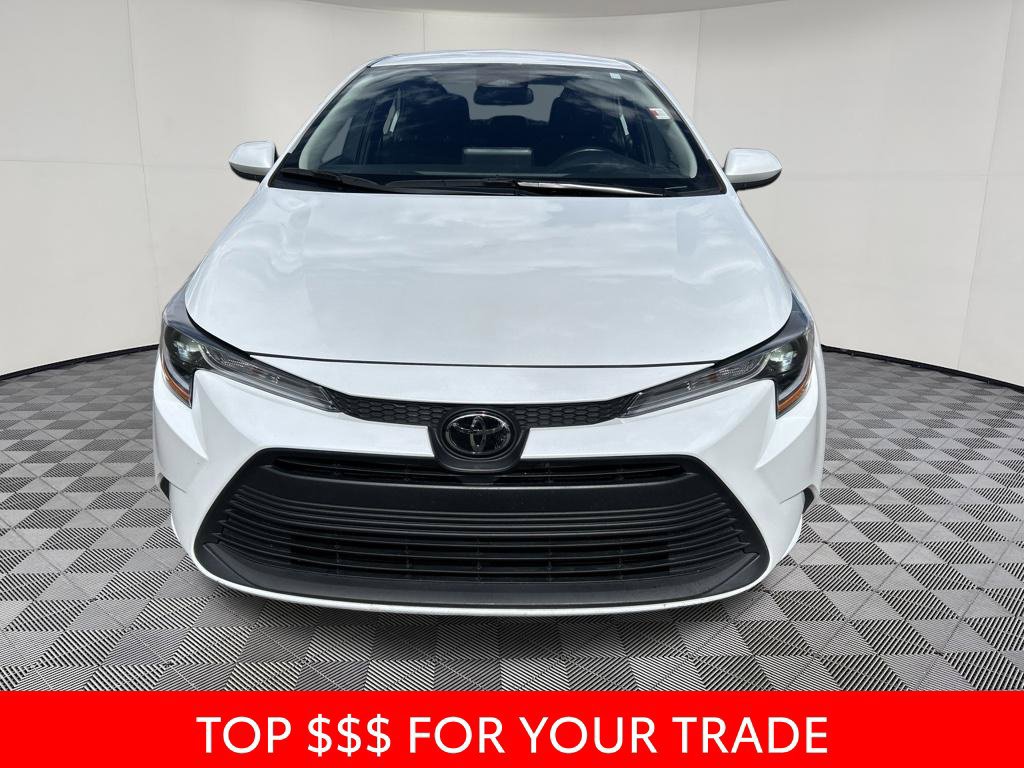 Used 2025 Toyota Corolla LE FWD image 2