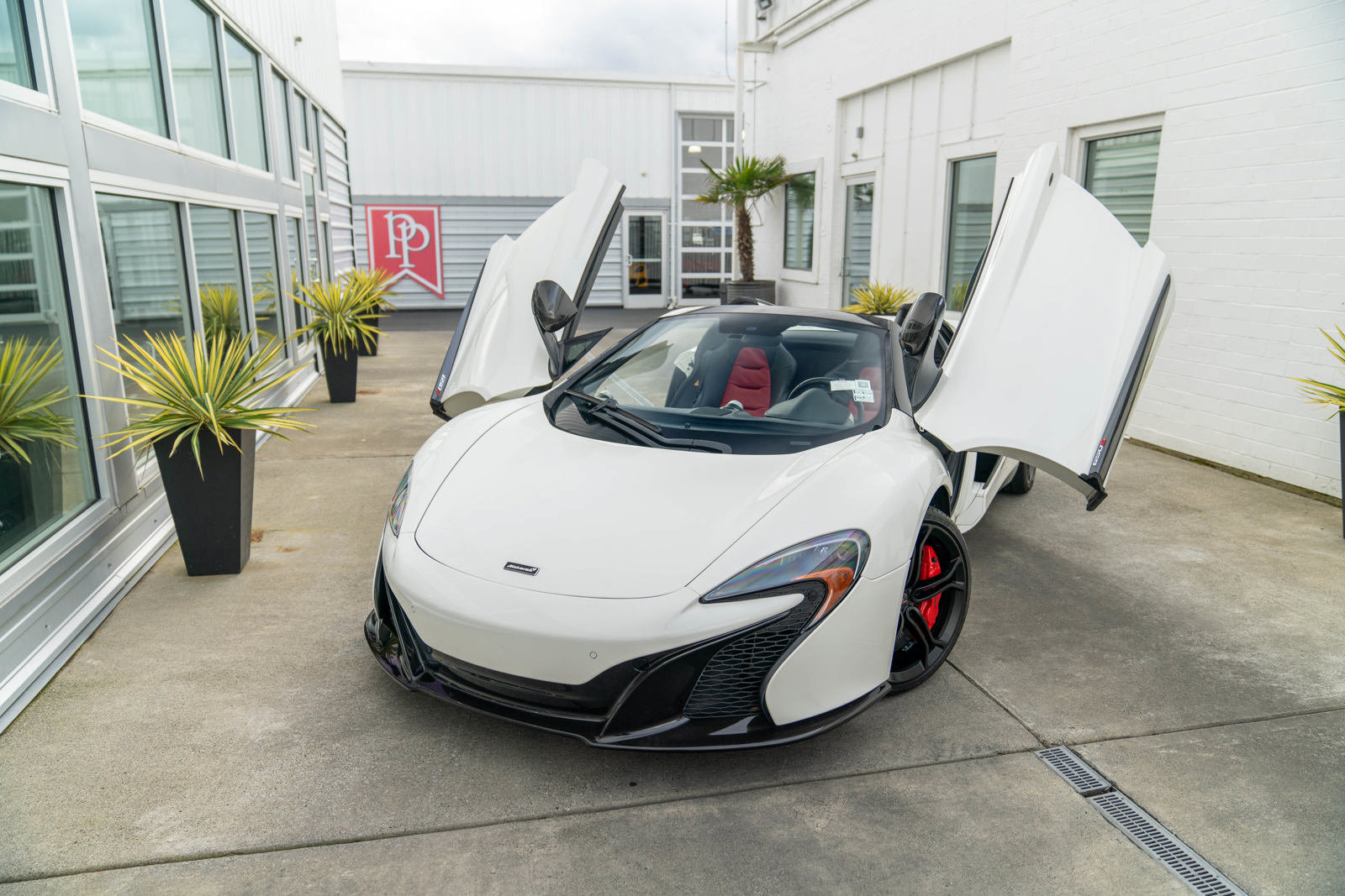 Used 2016 McLaren 650S Spider RWD image 5