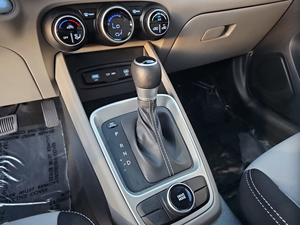 Used 2025 Hyundai Venue SEL image 15