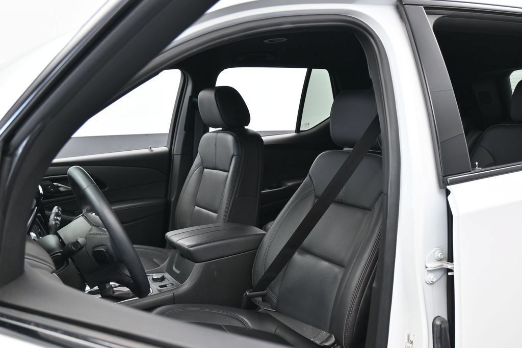 Used 2023 Chevrolet Traverse RS FWD image 10