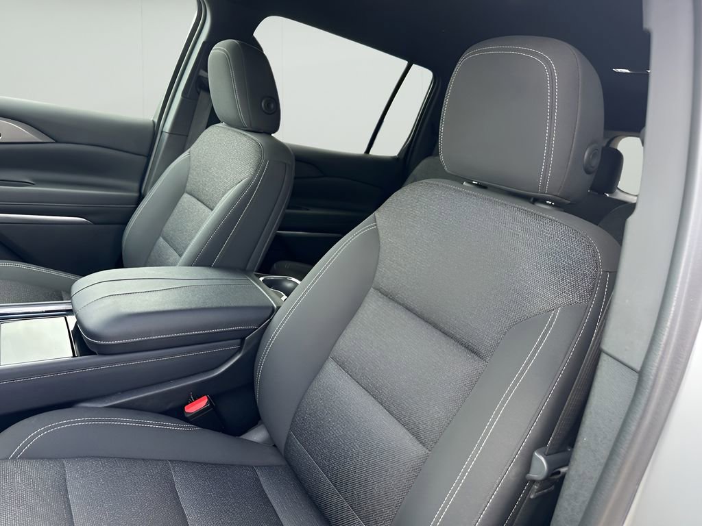 Used 2024 Chevrolet Traverse LT image 12