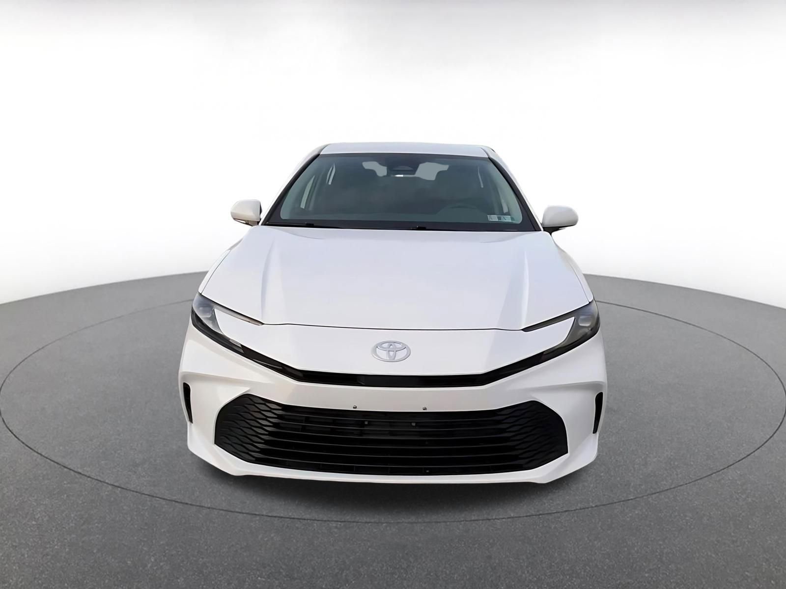 Used 2025 Toyota Camry LE image 5