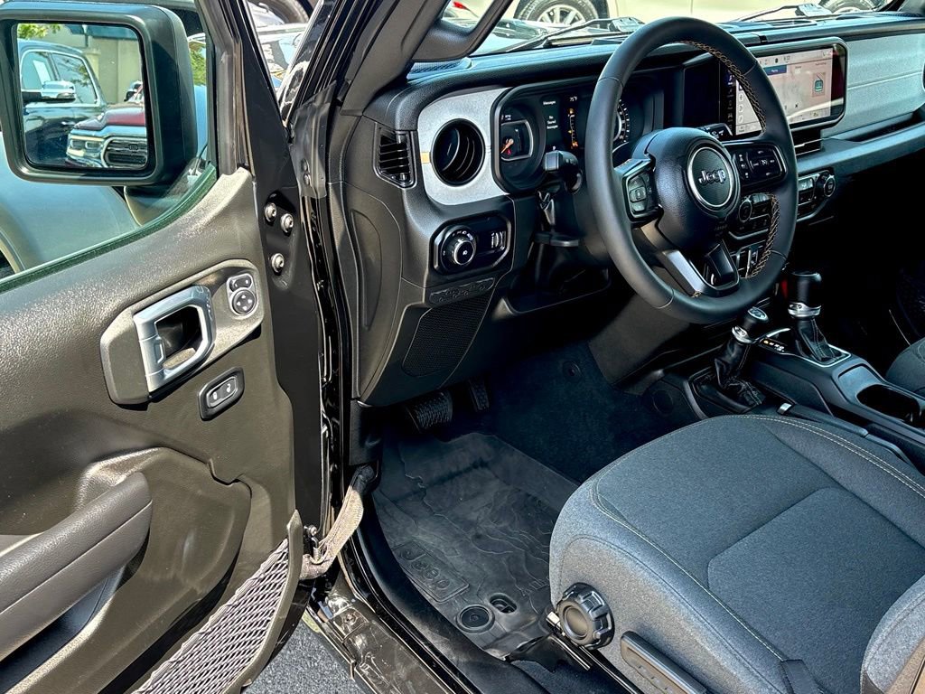 Used 2024 Jeep Wrangler Unlimited Sport AWD/4WD image 9