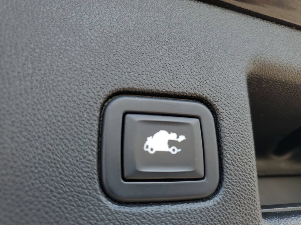 Certified 2022 Chevrolet Equinox RS w/ RS Leather Package AWD/4WD image 35