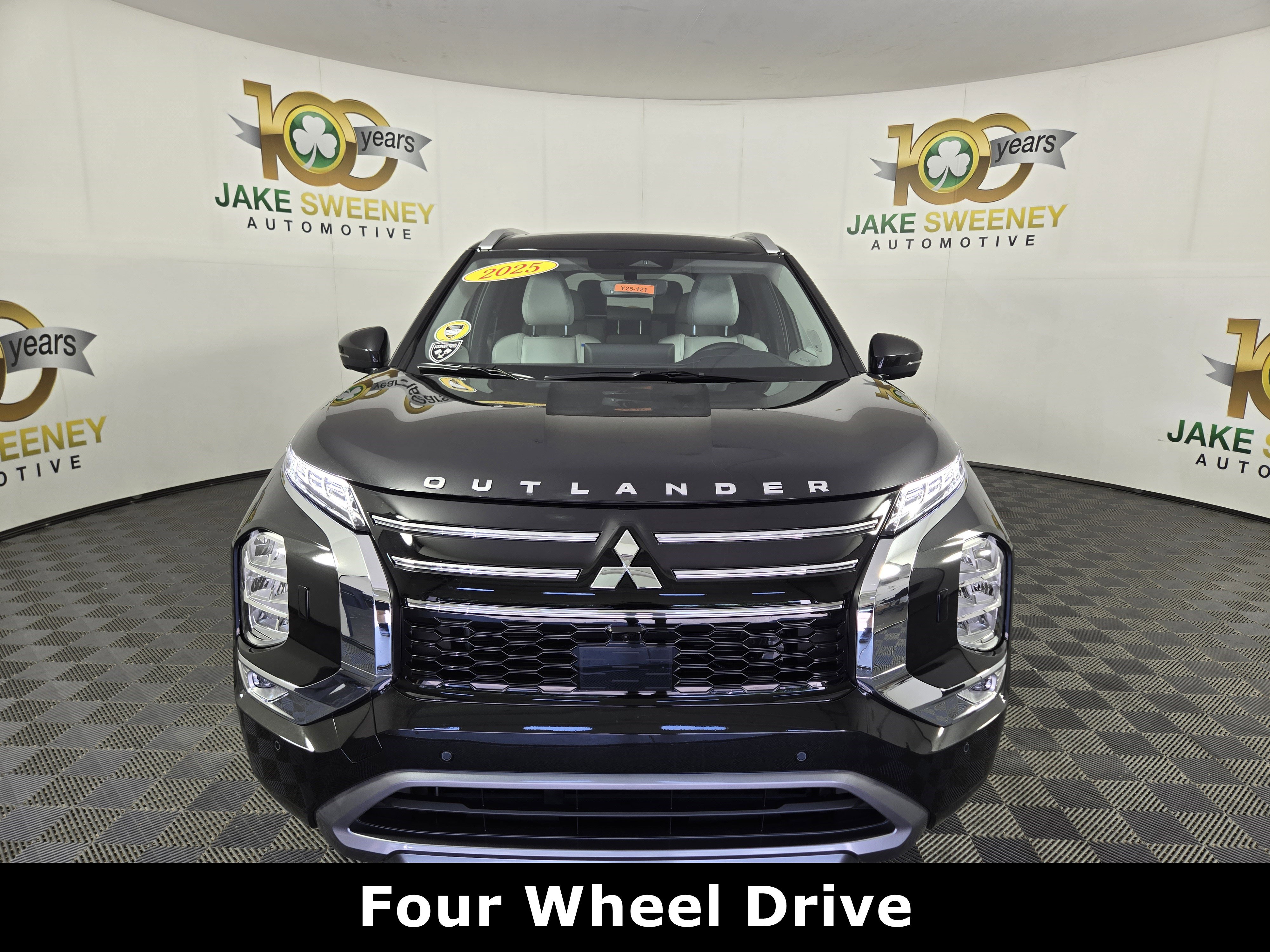 New 2025 Mitsubishi Outlander SEL image 2